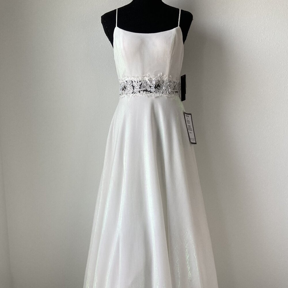 NWT CITY STUDIO Iridescent White Tulle Floral Gemstone Waist Formal Gown, Sz 9